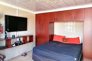 2 Bedroom House for Sale in Umlazi F, Umlazi - Image 10