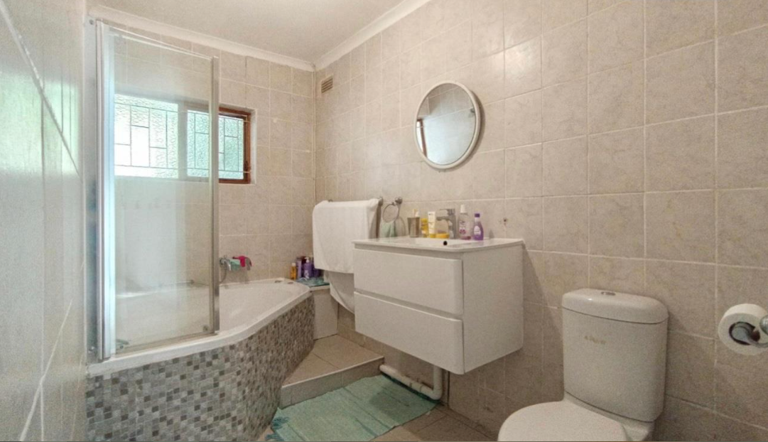 3 Bedroom House for Sale in Amanzimtoti - Image 10