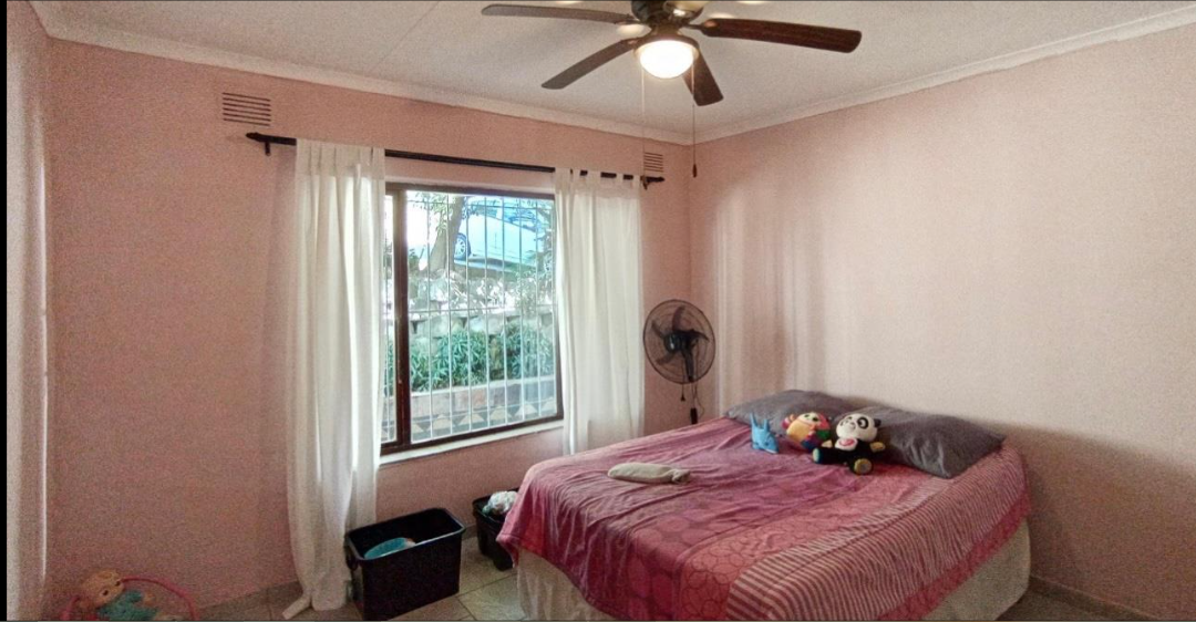 3 Bedroom House for Sale in Amanzimtoti - Image 12