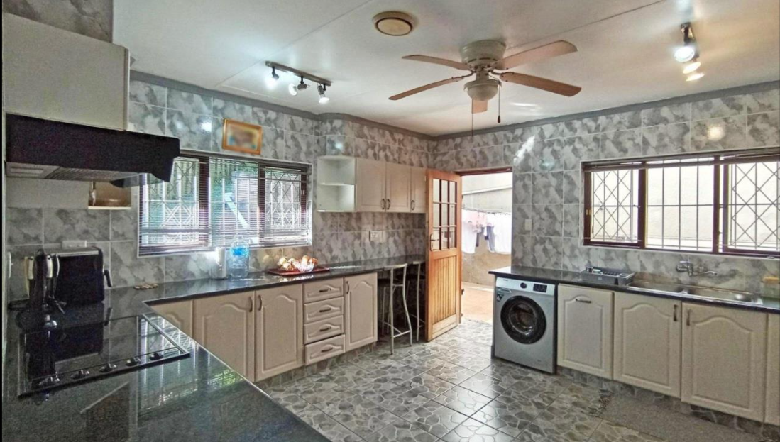 3 Bedroom House for Sale in Amanzimtoti - Image 2