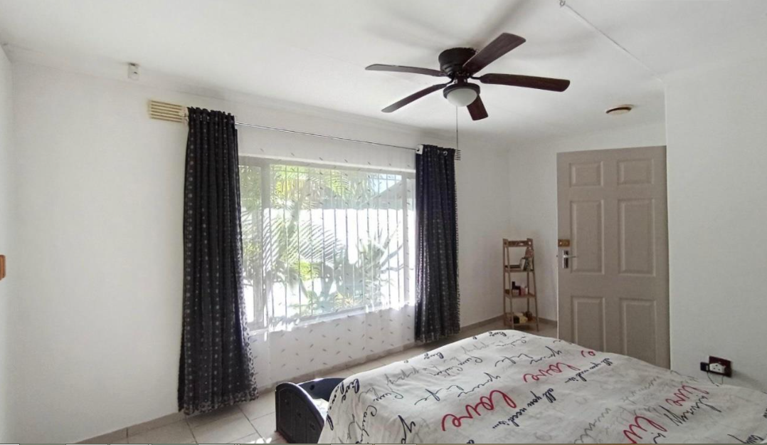 3 Bedroom House for Sale in Amanzimtoti - Image 9