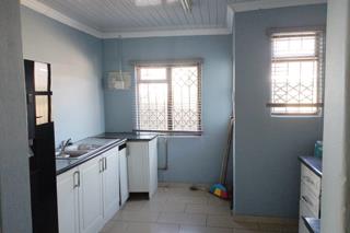 3 Bedroom House for Sale in Lovu - Image 3