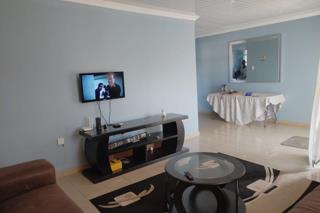 3 Bedroom House for Sale in Lovu - Image 4