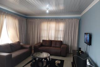 3 Bedroom House for Sale in Lovu - Image 5