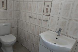 3 Bedroom House for Sale in Lovu - Image 12