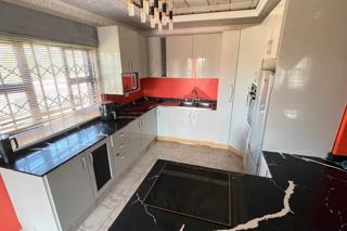 2 Bedroom House for Sale in Lovu - Image 8