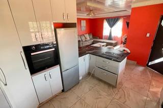 2 Bedroom House for Sale in Lovu - Image 9