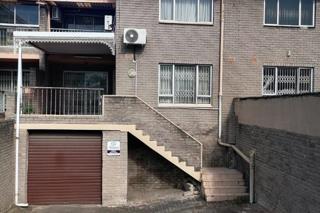 3 Bedroom Townhouse for Sale in Isipingo Rail