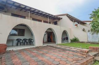 3 Bedroom Townhouse for Sale in Amanzimtoti