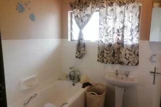 3 Bedroom Townhouse for Sale in Amanzimtoti - Image 16