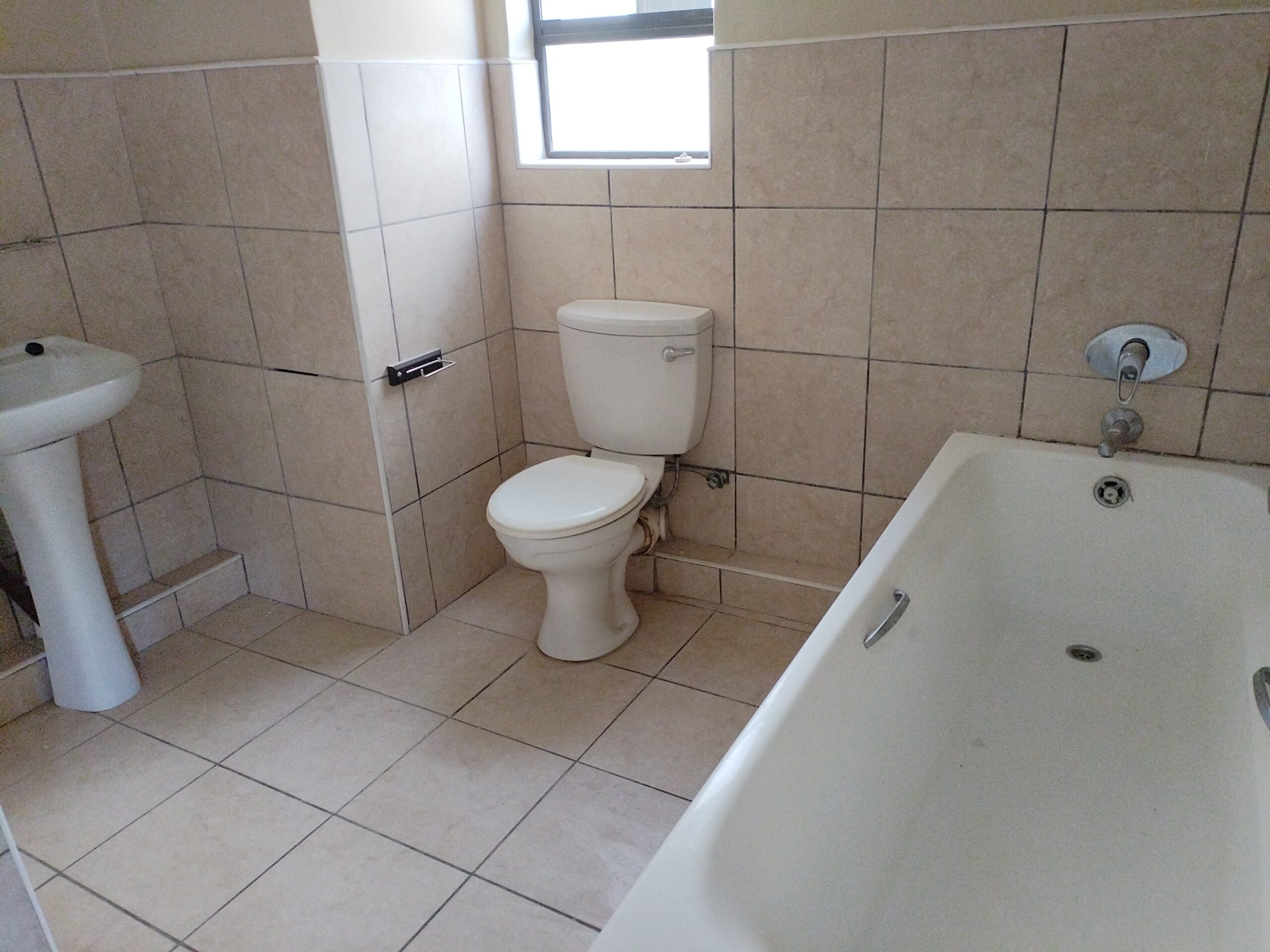 Spacious 3 Bedroom Apartment for Rent in Winklespruit, Amanzimtoti - Image 8