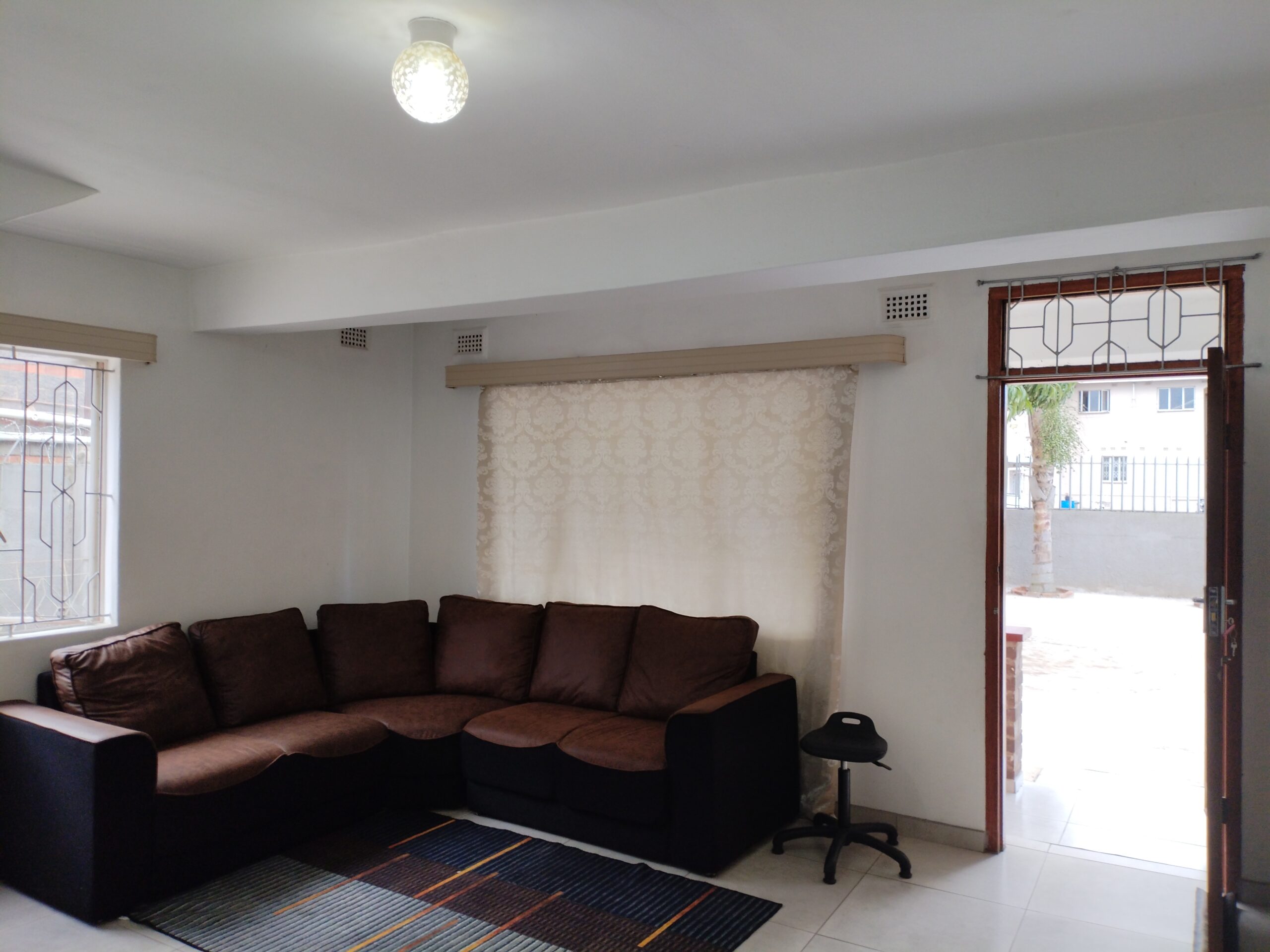 Spacious 2-Bedroom Apartment for Rent in Isipingo, Durban - Image 3