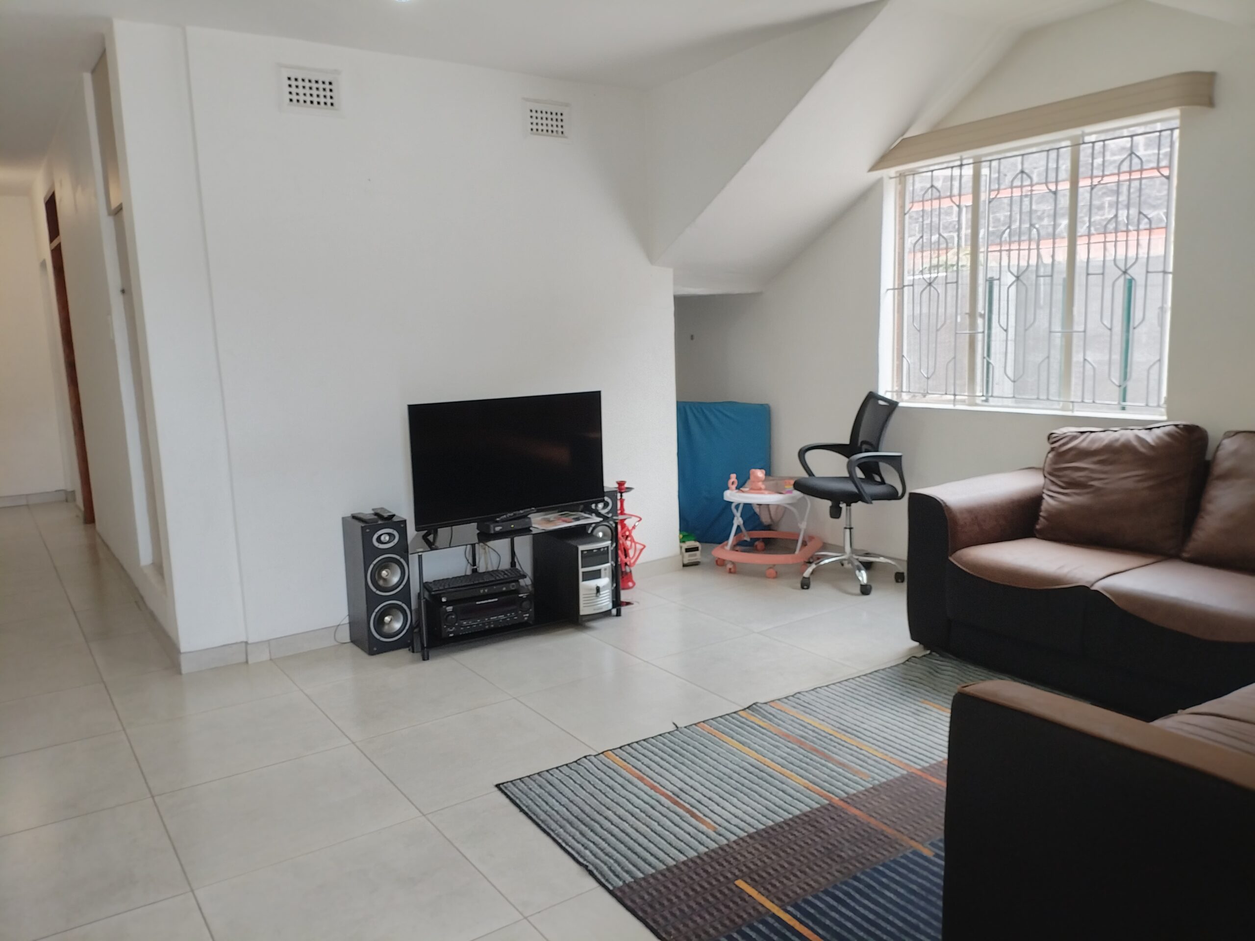 Spacious 2-Bedroom Apartment for Rent in Isipingo, Durban - Image 5