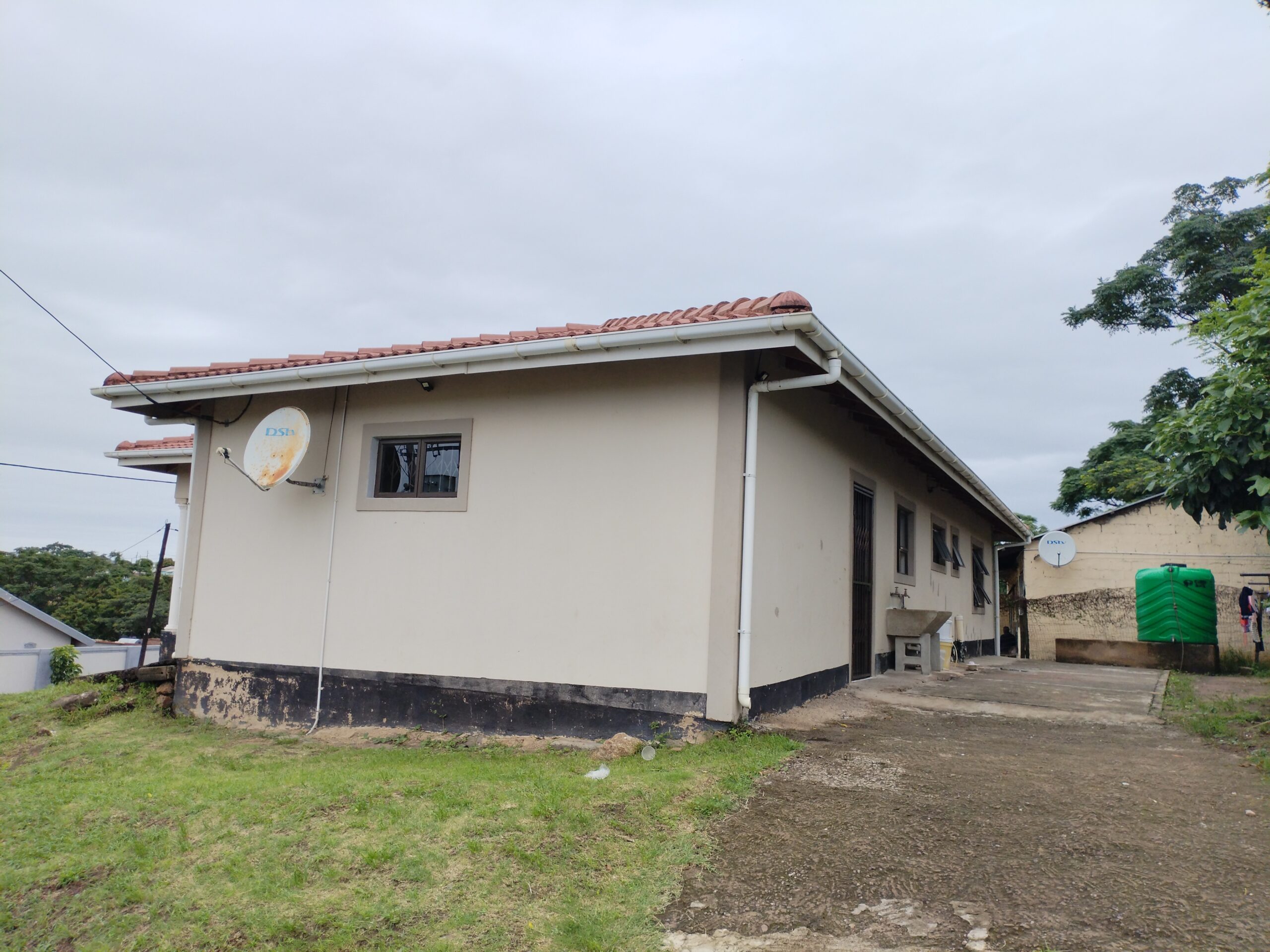3 Bedroom House for Sale in Lovu B - Image 3