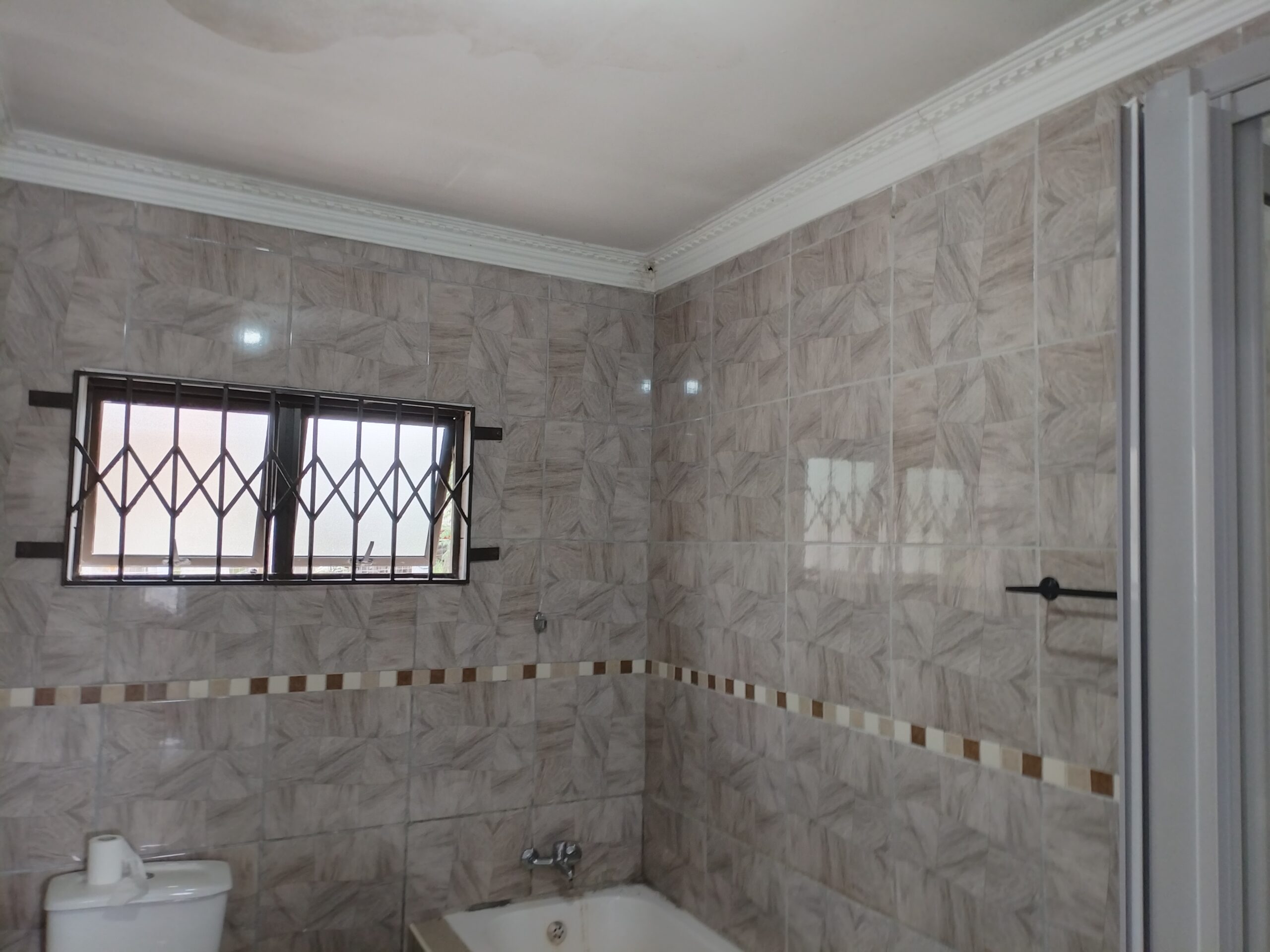 3 Bedroom House for Sale in Lovu B - Image 6