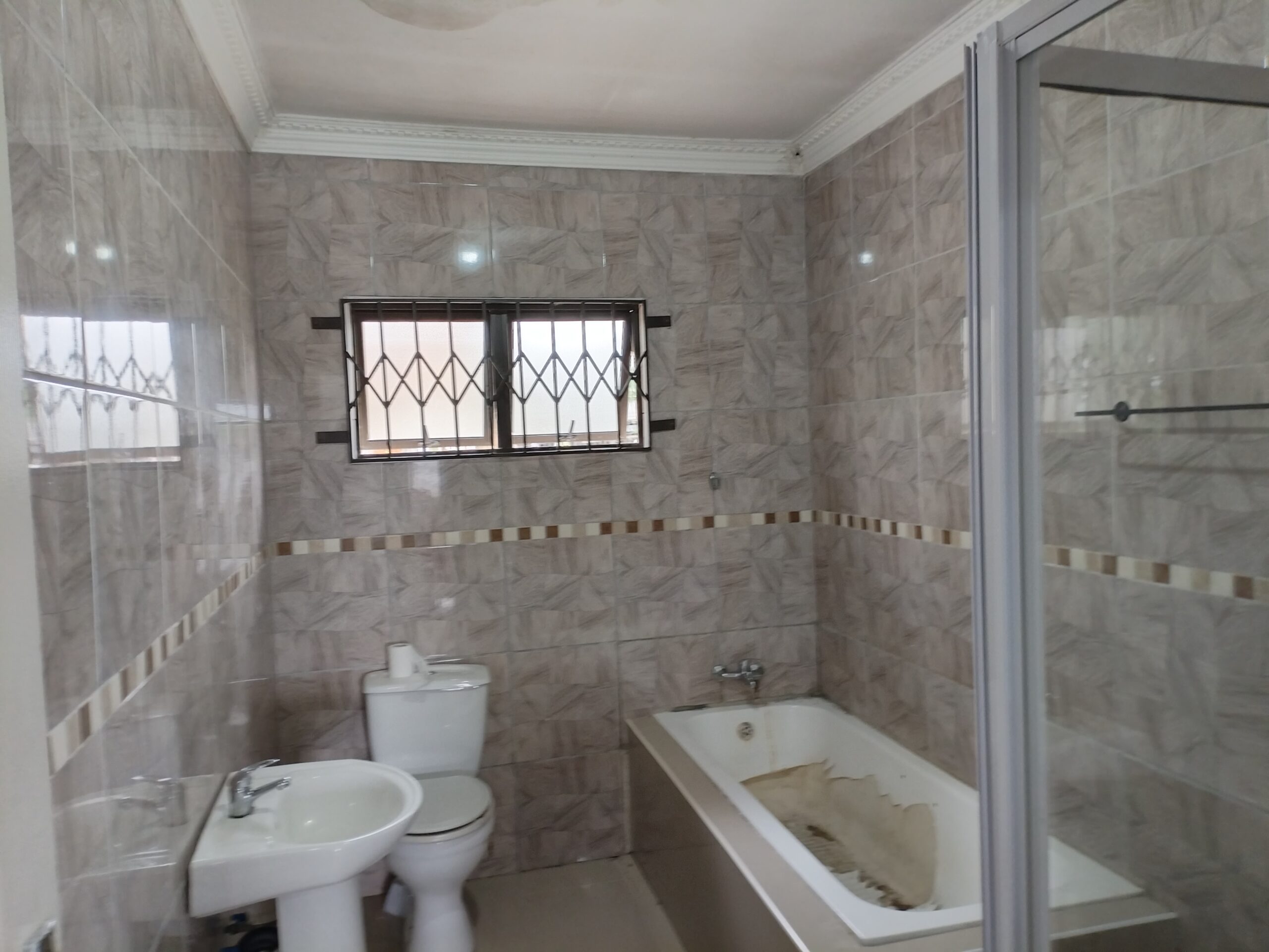 3 Bedroom House for Sale in Lovu B - Image 8