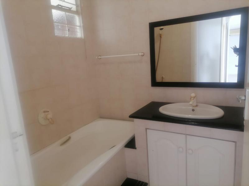 2 Bedroom Apartment/Flat for Sale in Essenwood - Image 6