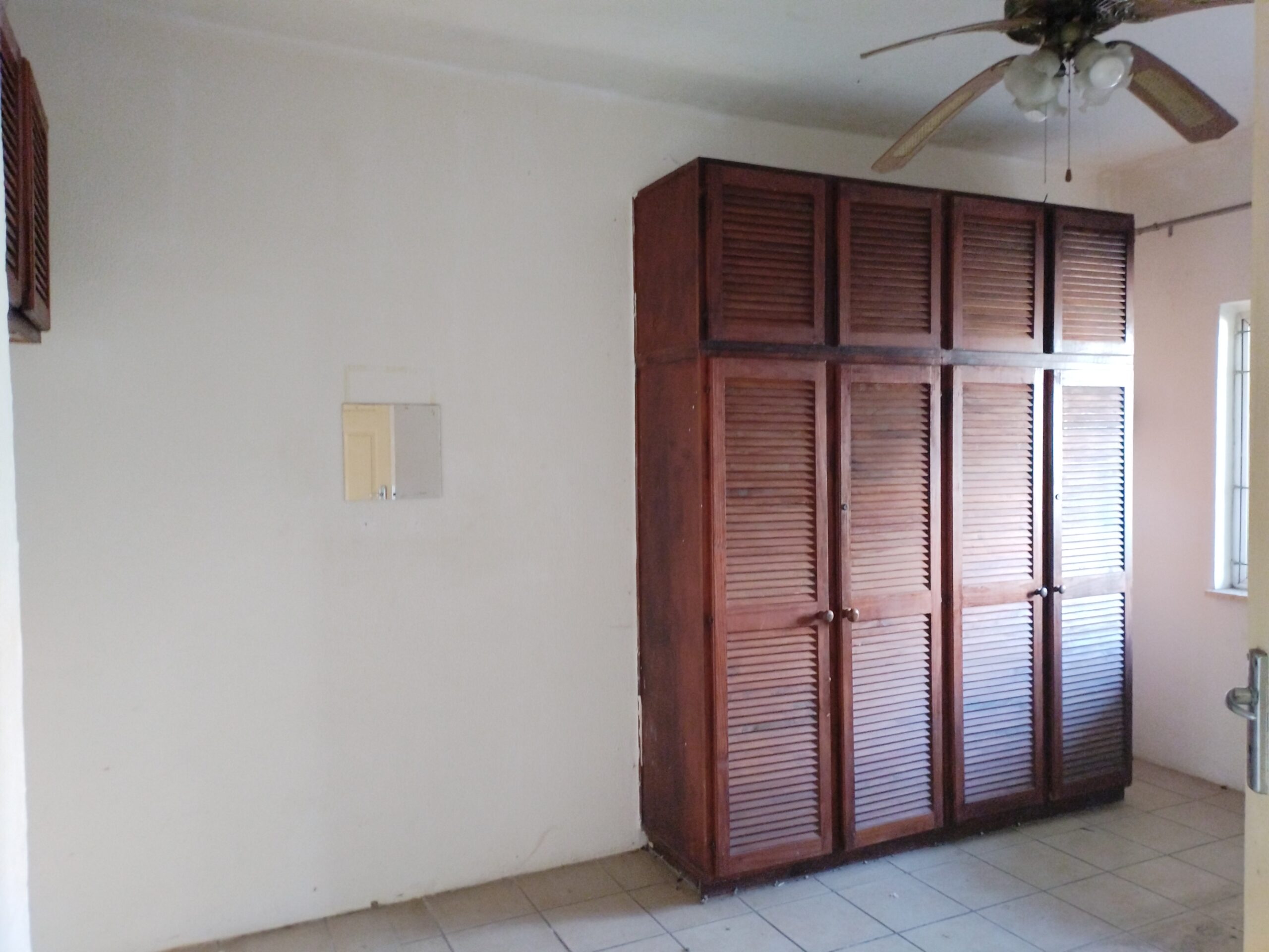 Spacious 1 Bedroom Apartment with Parking in Kingsburgh, Amanzimtoti - Image 9