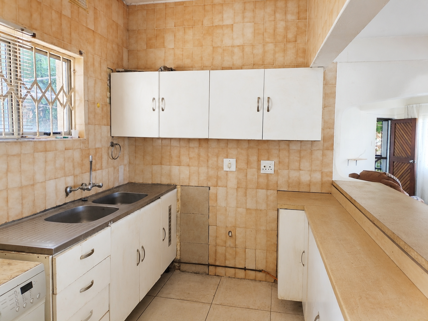 Spacious 1 Bedroom Apartment with Parking in Kingsburgh, Amanzimtoti - Image 2