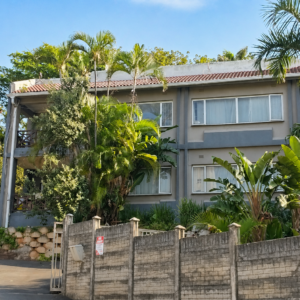 Spacious 1 Bedroom Apartment with Parking in Kingsburgh, Amanzimtoti
