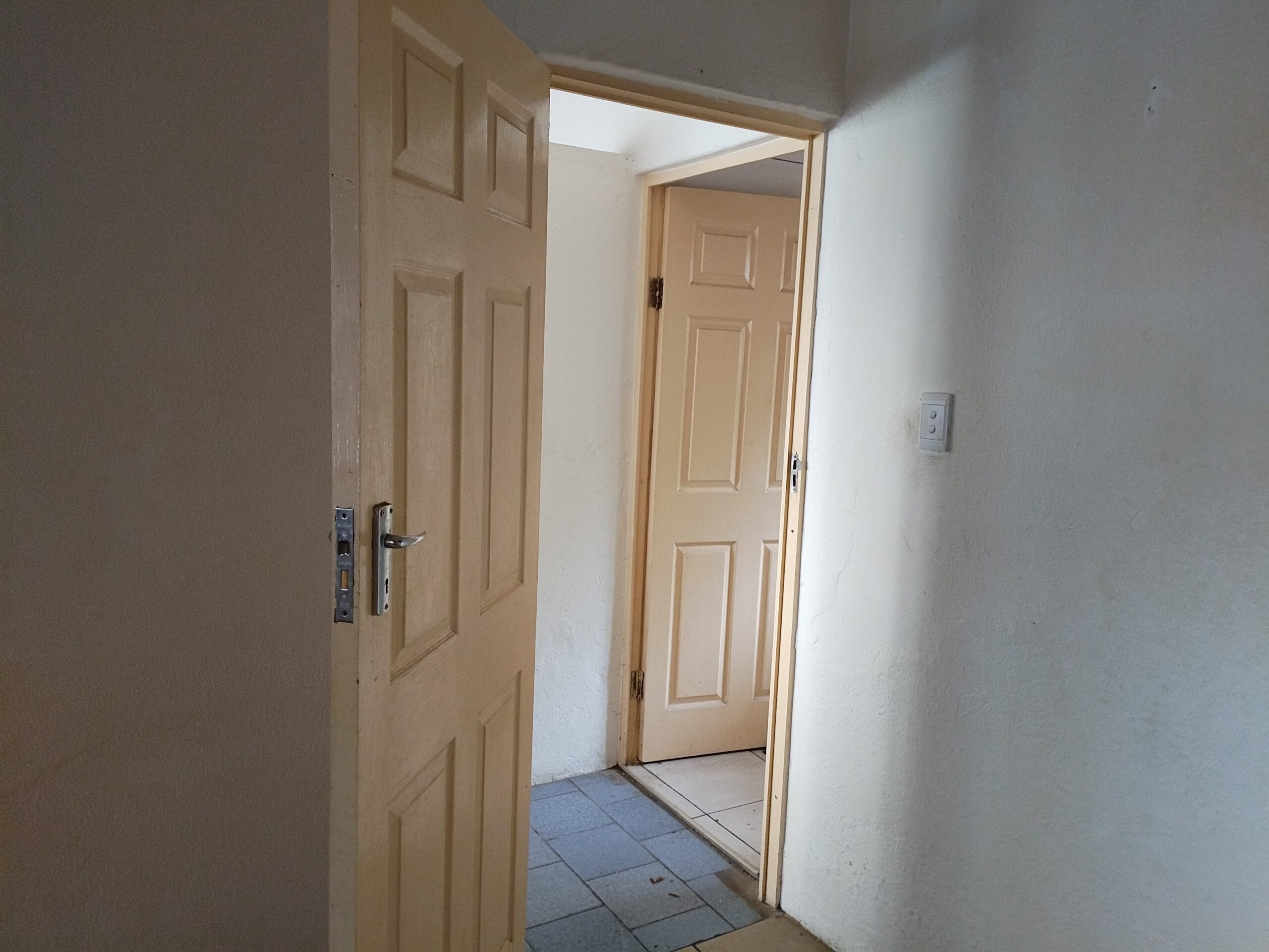 Spacious 1 Bedroom Apartment with Parking in Kingsburgh, Amanzimtoti - Image 11