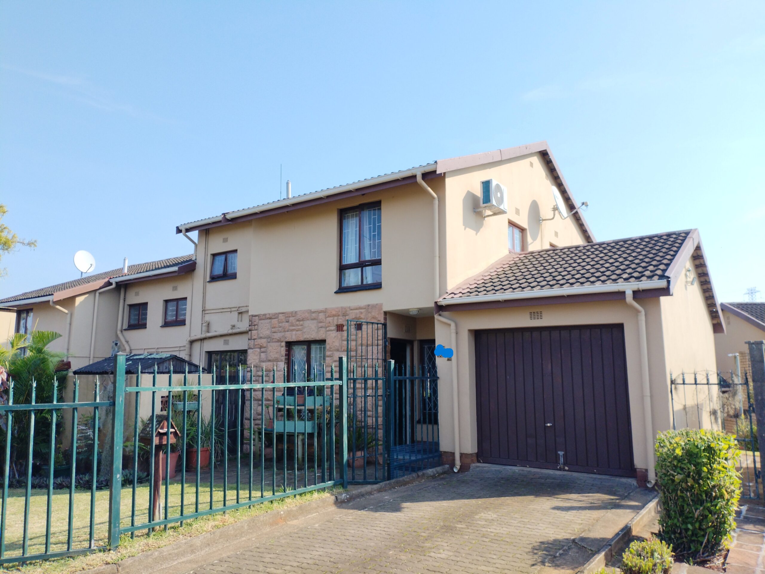 3 Bedroom Townhouse for Sale in Amanzimtoti - Image 2