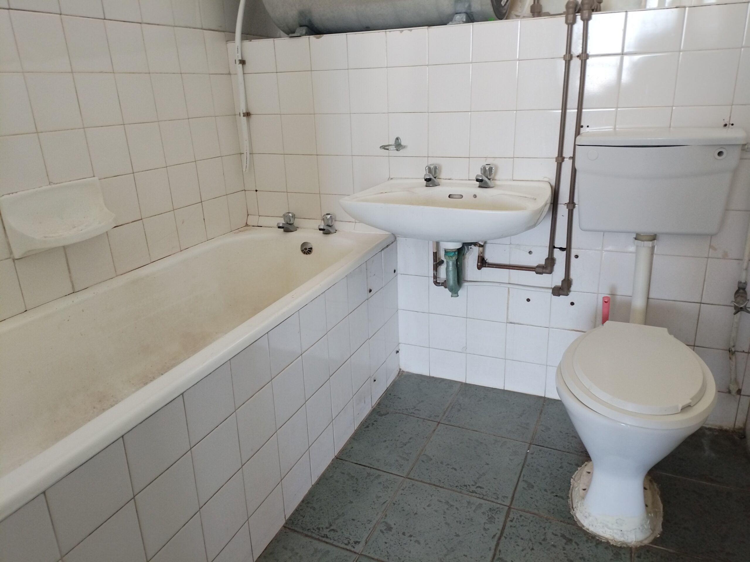 Spacious 2 Bedroom with 2 Bathroom in Esplanade, Durban - Image 18