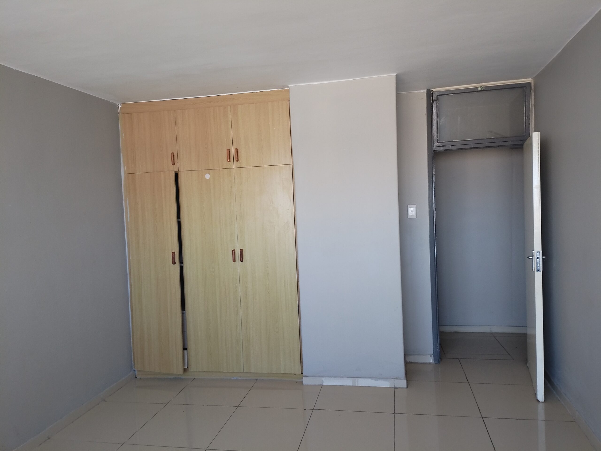 Spacious 2 Bedroom with 2 Bathroom in Esplanade, Durban - Image 10