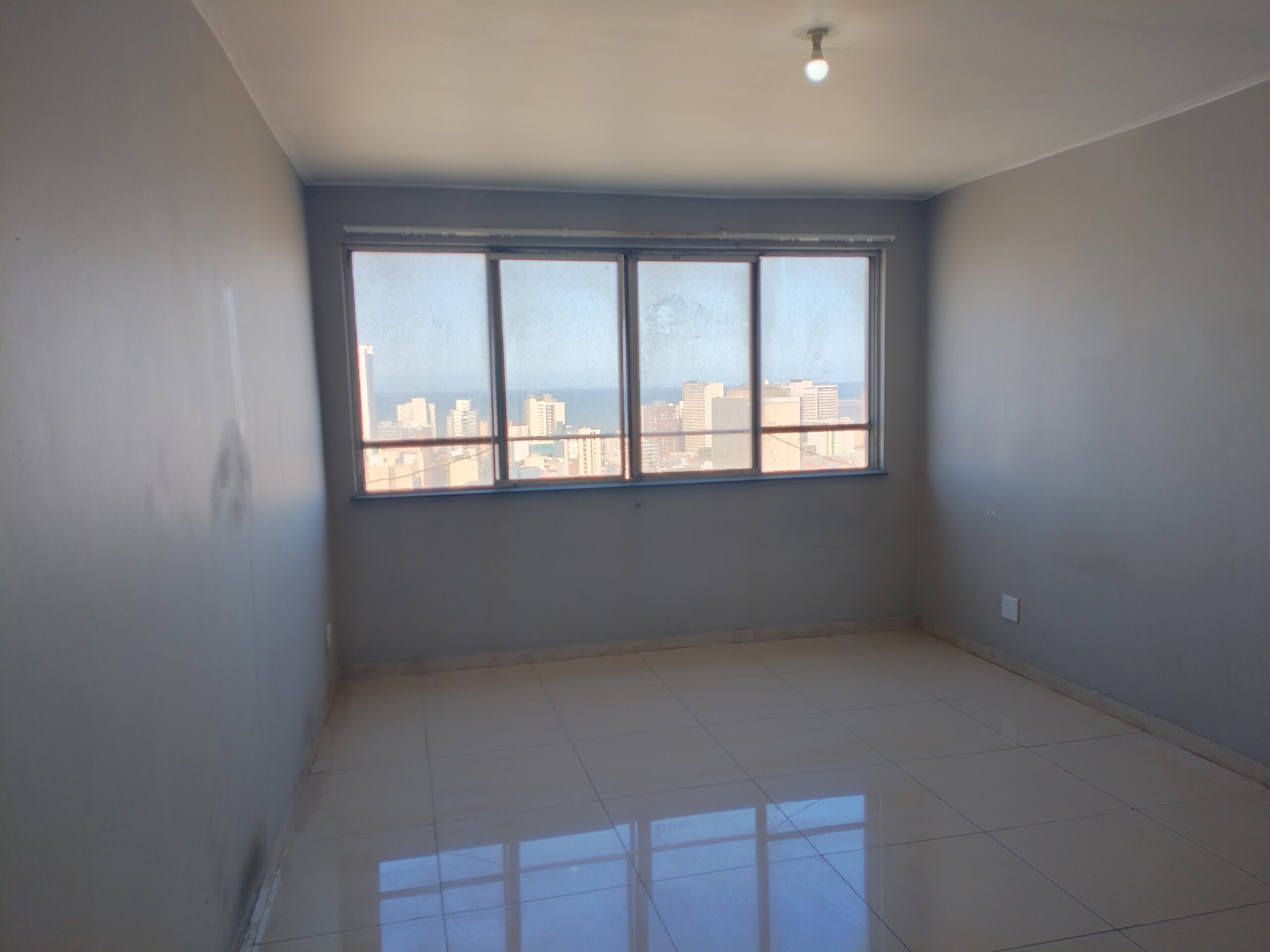 Spacious 2 Bedroom with 2 Bathroom in Esplanade, Durban - Image 9