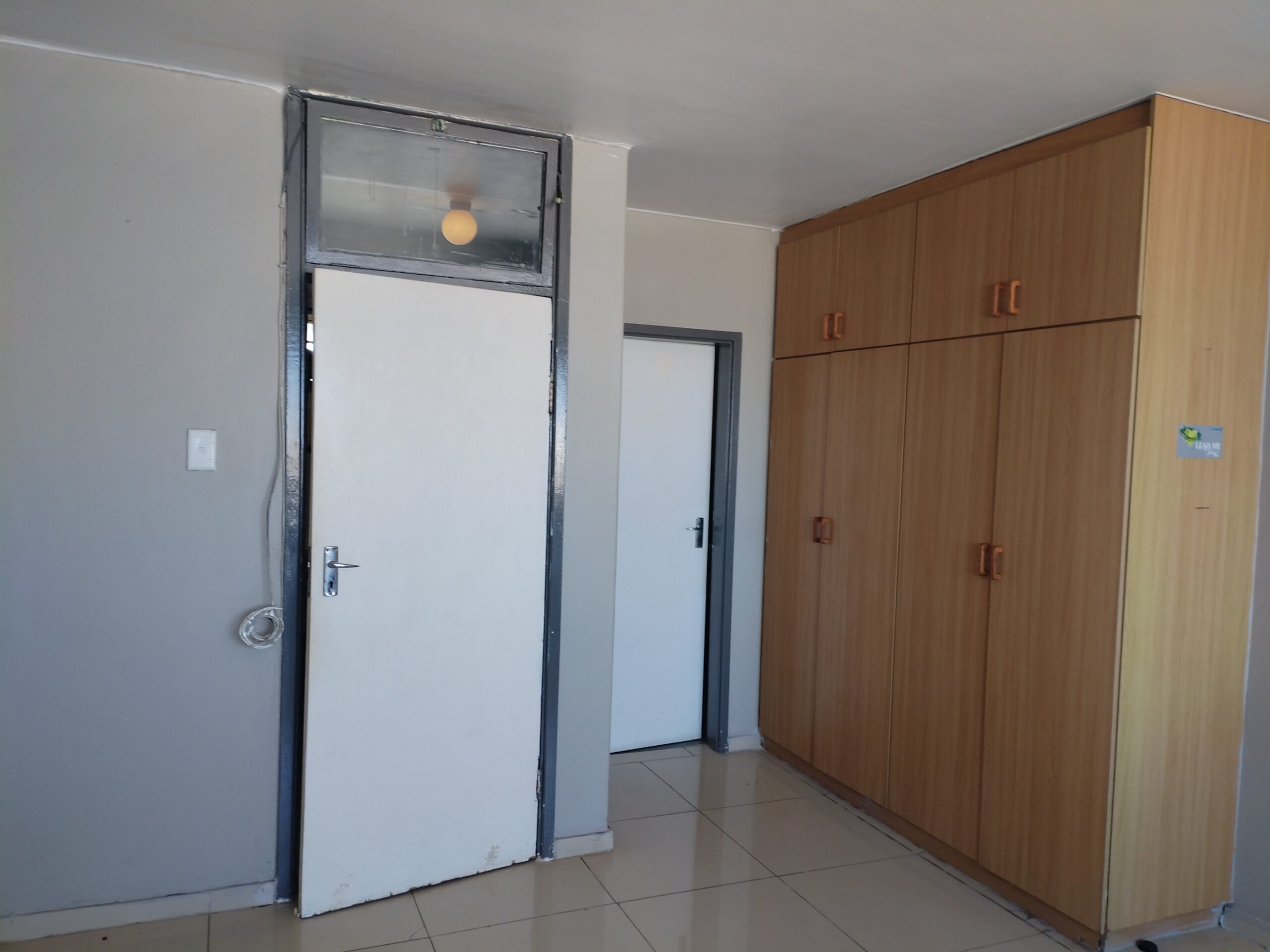 Spacious 2 Bedroom with 2 Bathroom in Esplanade, Durban - Image 12