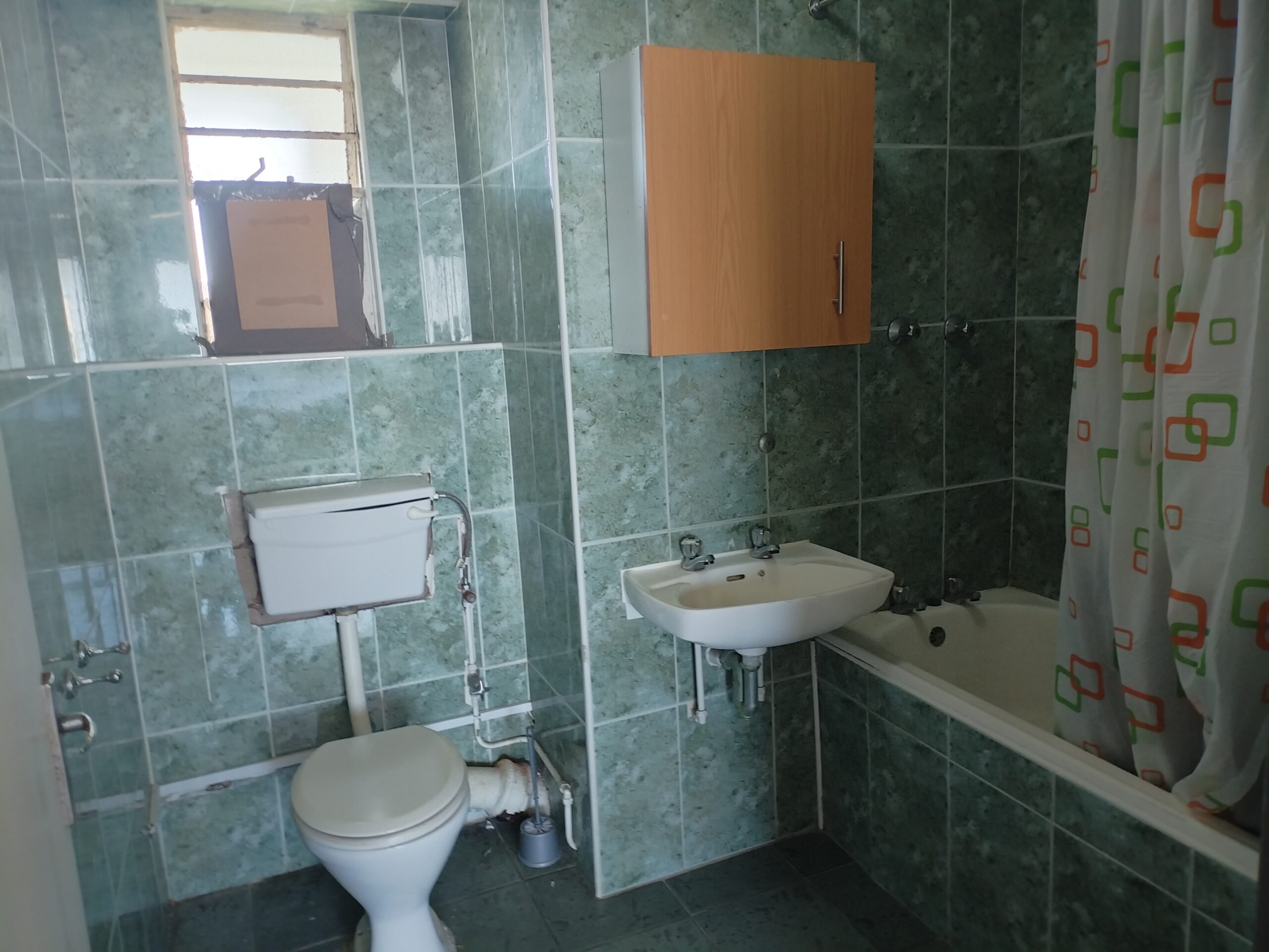 Spacious 2 Bedroom with 2 Bathroom in Esplanade, Durban - Image 17