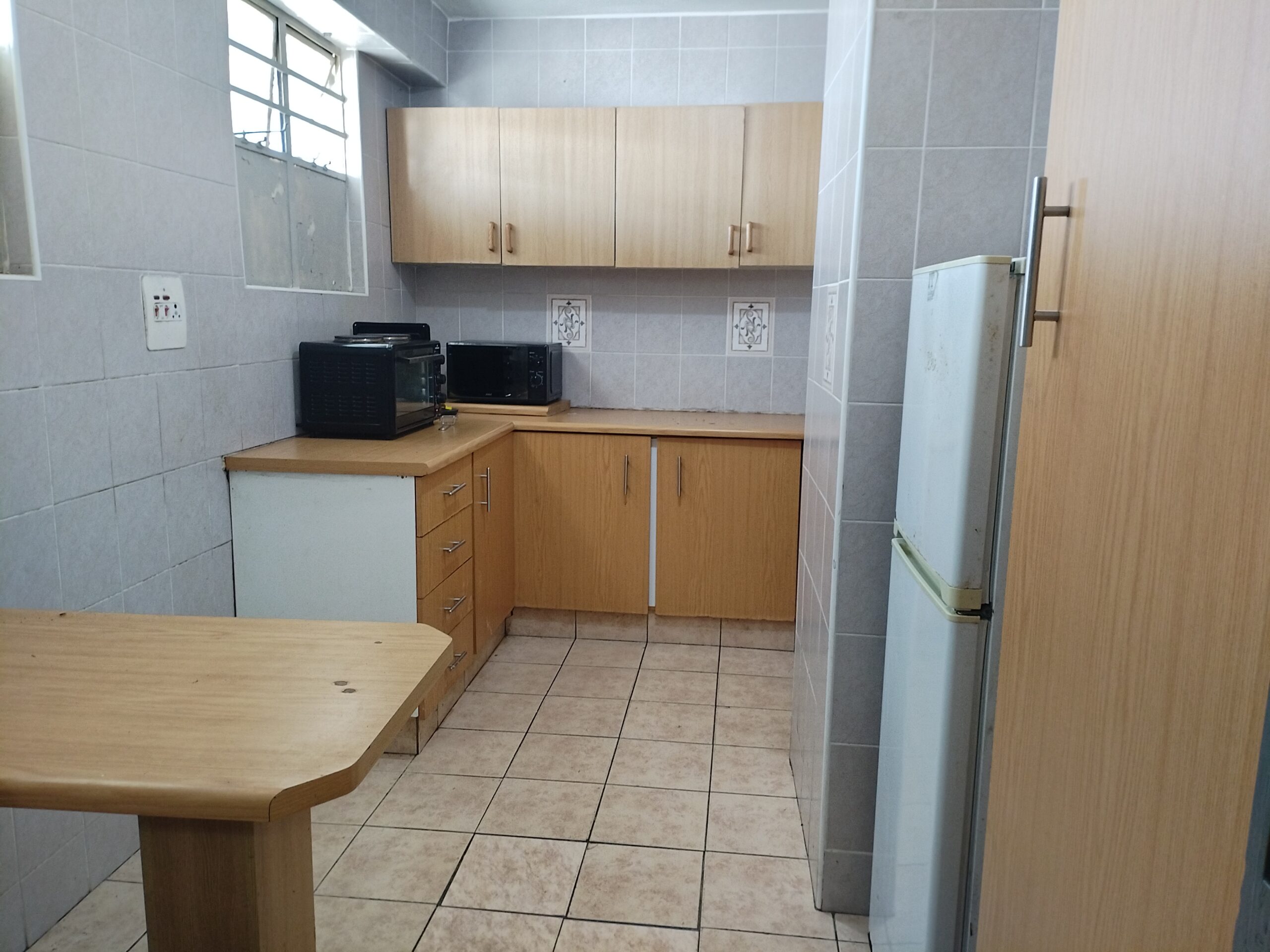 Spacious 2 Bedroom with 2 Bathroom in Esplanade, Durban - Image 4