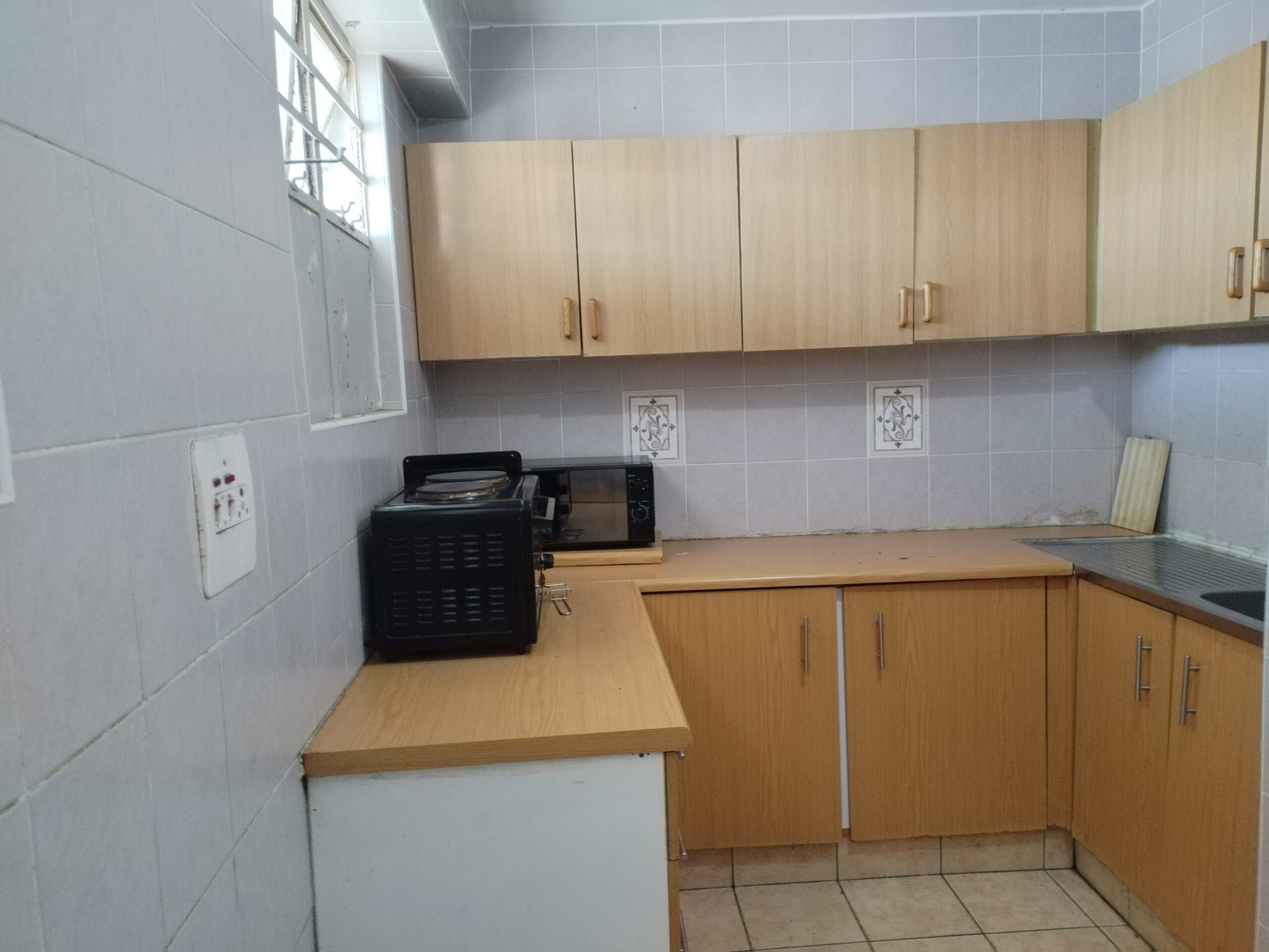 Spacious 2 Bedroom with 2 Bathroom in Esplanade, Durban - Image 3