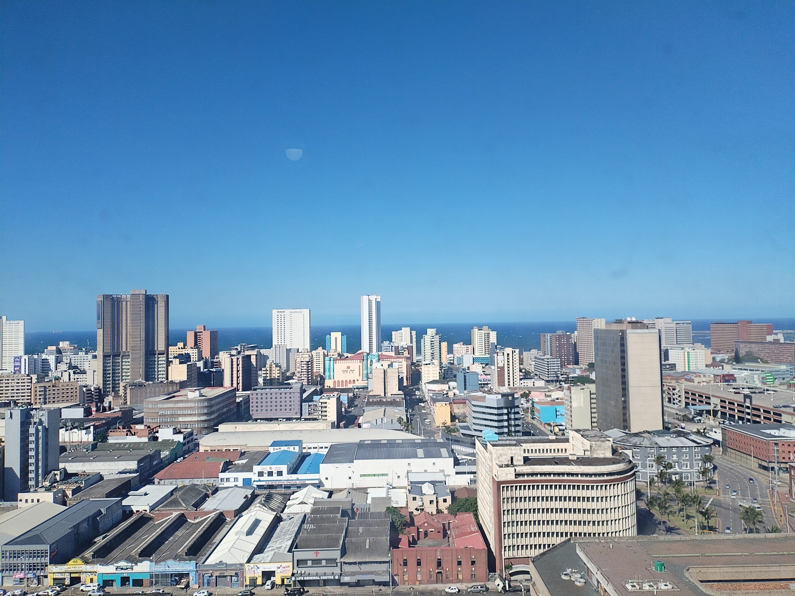 Spacious 2 Bedroom with 2 Bathroom in Esplanade, Durban