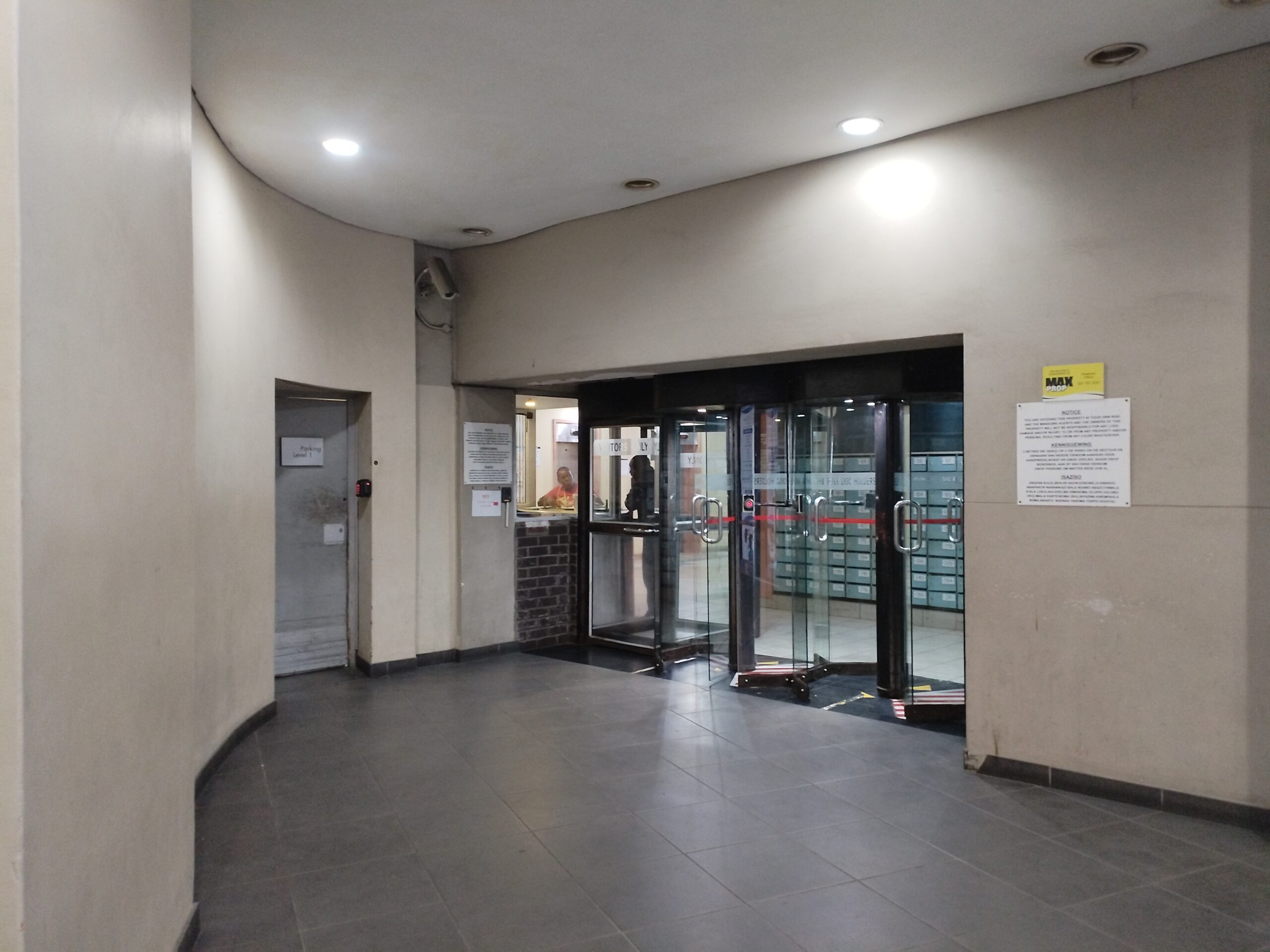 Spacious 2 Bedroom with 2 Bathroom in Esplanade, Durban - Image 2